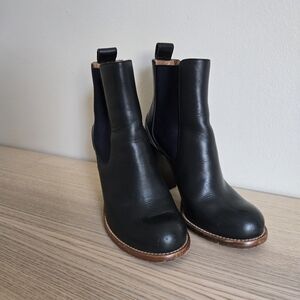 Black Leather Chloe Chelsea Boot size 6